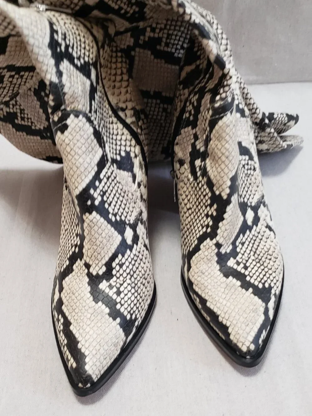 Vince Camuto Women's 8.5M Snakeskin Over The Knee Pointed Toe Block Heel Boots